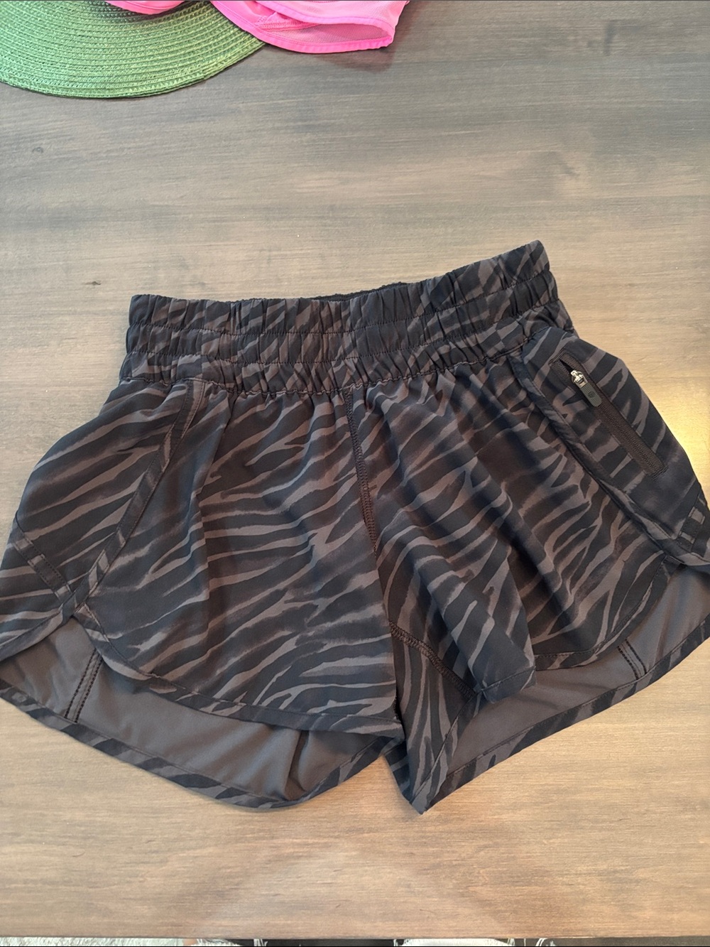 Lululemon tracker short size 4